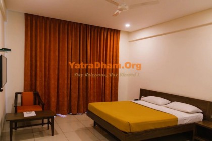 Pune - Hotel Dreamland (YD Stay 132001)