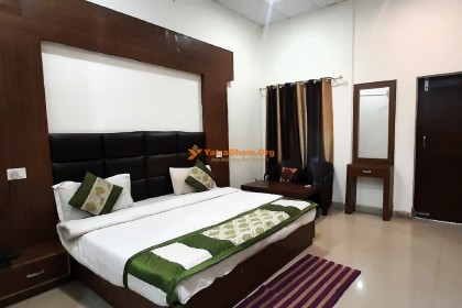 Hotel Green Park - Nainital (Kainchi Dham)