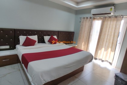 Twarita Executive Lodge - Tuljapur