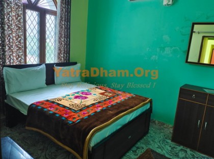 Srinagar - YD Stay 5704 (Hotel Divyaansh)