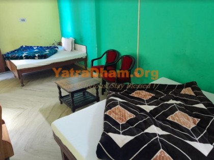 Srinagar - YD Stay 5707 (Madhur New Tourist Lodge)