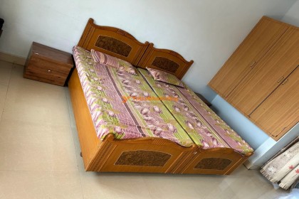 Shanti Nath Jain Derasar Yatrik Bhavan - Veraval