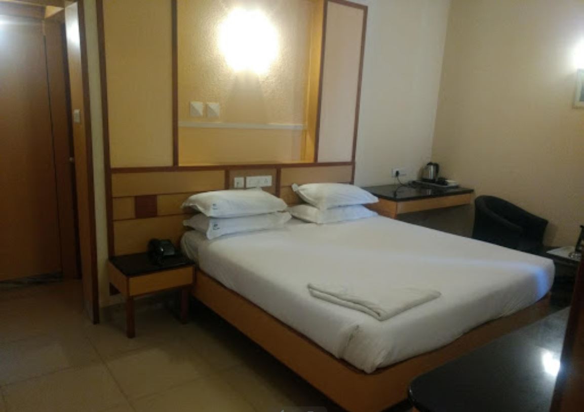 Erode Hotel Iswariyaa Room