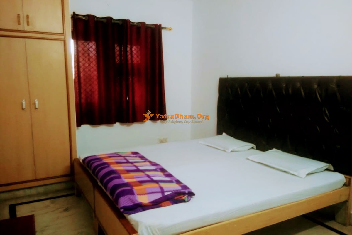 Girdhar Morari Gujarat Samaj - Vrindavan