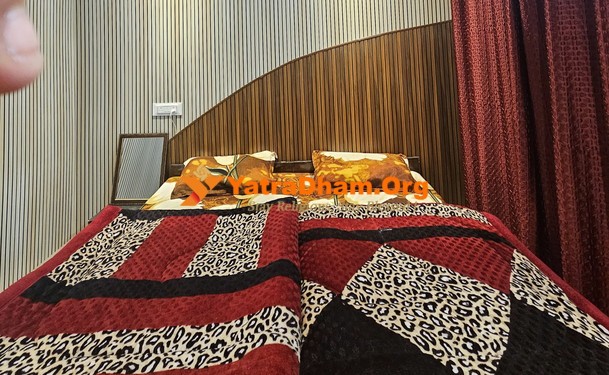Chandrapuri Shri Hari Om Tatsat Home Stay 2 non-AC Bed Room