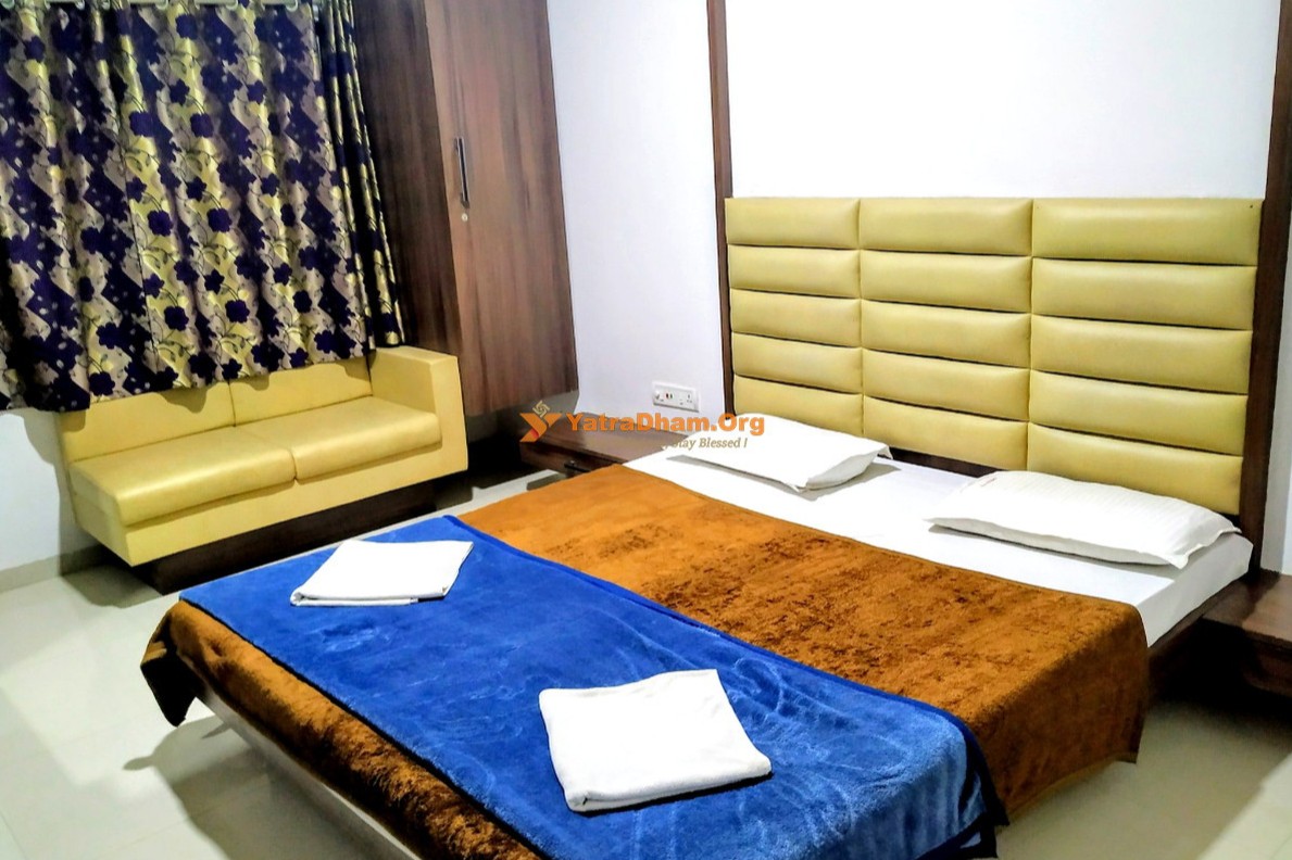 New Indore Sai Bhakta Niwas (Near Temple) - Shirdi