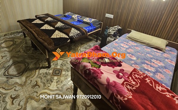 Chandrapuri Shri Hari Om Tatsat Home Stay 3 Bed non-AC Room