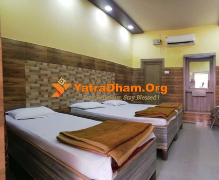 Varanasi Annapurna Telwala Dharamshala 3 Bed AC Room View 