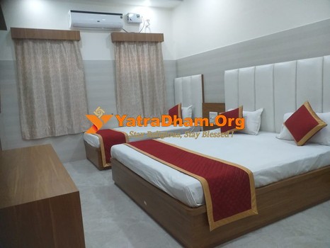 Varanasi Annapurna Telwala Dharamshala 3 Bed AC Deluxe Room View