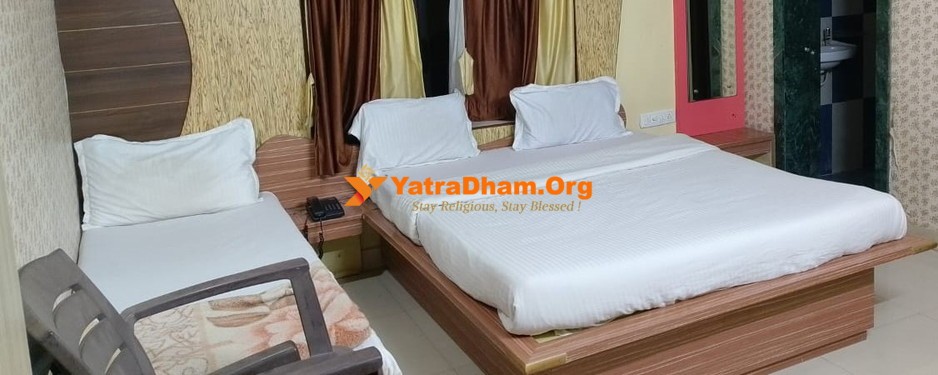Dwarka Hotel Raj Palace 3 Bed Room View