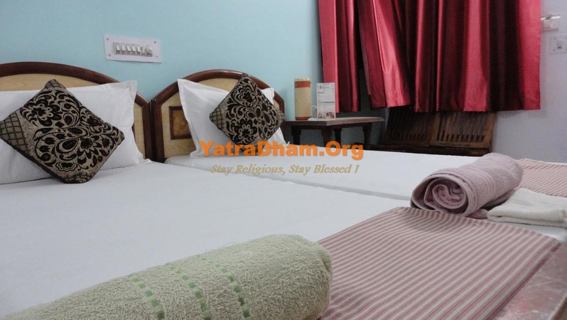 Agra - YD Stay 17201 Hotel Swaraj Palace Room View5