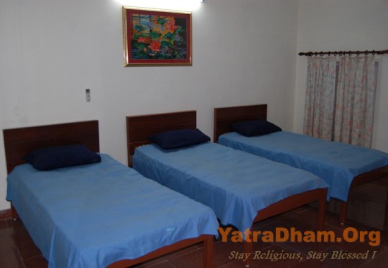 Ajmer_Lodha_Inn_Dharamshala_3 Bed_Ac. Room_View1