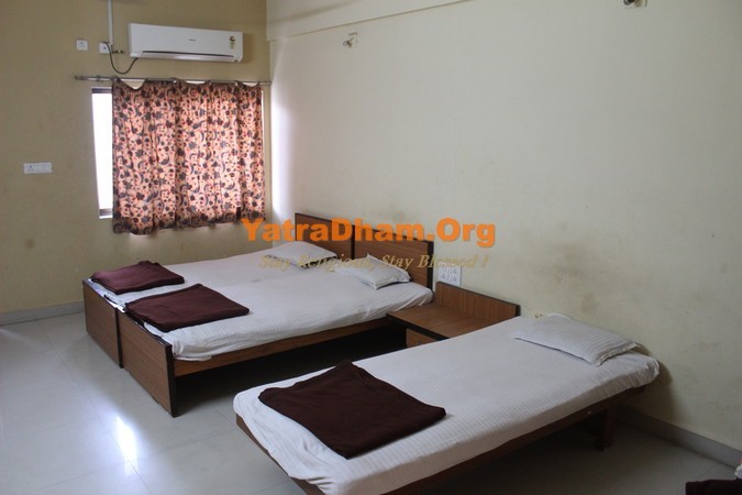 Ambaji Ganesh Bhuvan 3 Bed Ac Room View 1