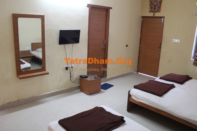 Ambaji Ganesh Bhuvan 3 Bed Ac Room View 2