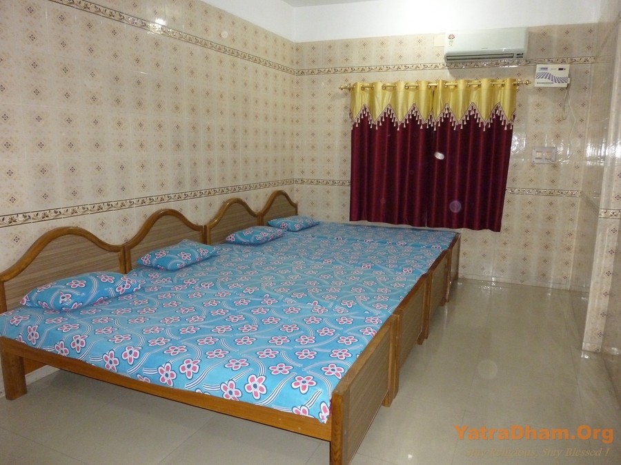 Swaminarayan Mandir Bhakti Niwas 3 Bed AC Room View 2