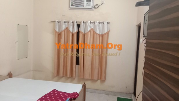 Varanasi - YD Stay 32001 (Hotel Bhagirath) 2 Bed Room View 3