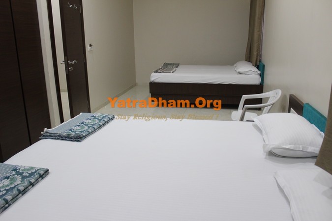 Bhuj Jain Samaj Wadi Jain Vando 4 Bed AC Room View 3