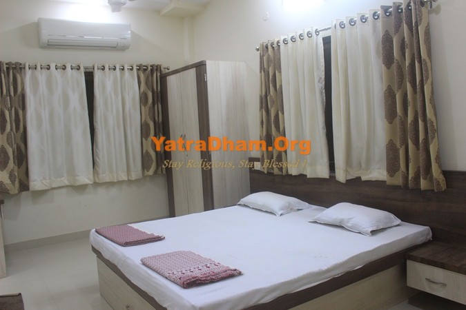 Bhuj Makpat Jain Samaj Dharamshala 2 Bed AC Room View 1