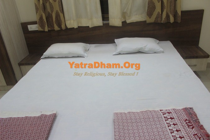 Bhuj Makpat Jain Samaj Dharamshala 2 Bed AC Room View 2