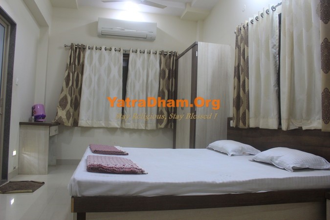 Bhuj Makpat Jain Samaj Dharamshala 2 Bed AC Room View 4