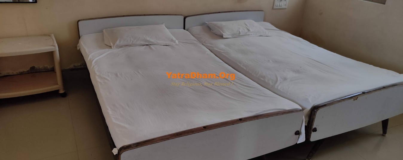 Dwarka - Gopibai Birla Guest House (Geeta Mandir) 2 Bed Room View 6