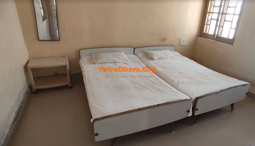 Dwarka - Gopibai Birla Guest House (Geeta Mandir) 2 Bed Room View 5