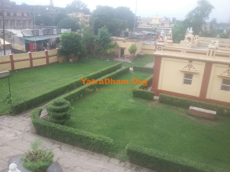 Bodh_Gaya_Birla_Mandir_Dharamshala_Garden
