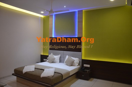 Tarapur - YD Stay 10101 (Hotel Darshan Inn) 2 Bed AC Room View 2