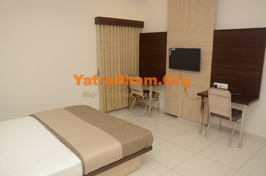 Tarapur - YD Stay 10101 (Hotel Darshan Inn) 2 Bed AC Room View 3