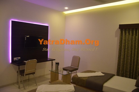 Tarapur - YD Stay 10101 (Hotel Darshan Inn) 3 Bed AC Room View 2