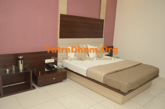 Tarapur - YD Stay 10101 (Hotel Darshan Inn) 2 Bed AC Room View 1