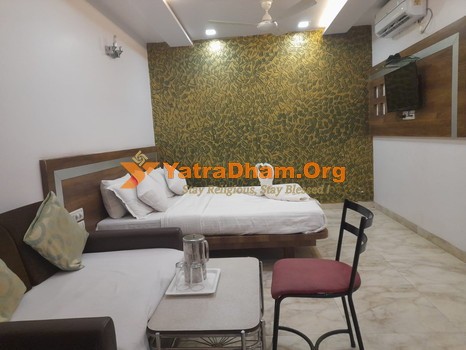 Mahabaleshwar Hotel Anupam Room