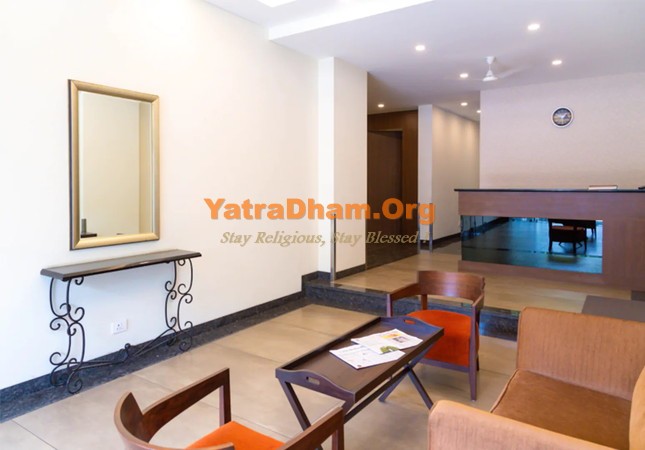 Pune - YD Stay 132001 Hotel Dreamland Waiting Area