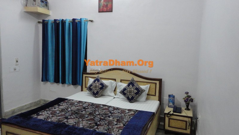 Agra - YD Stay 17201 Hotel Swaraj Palace Room View2