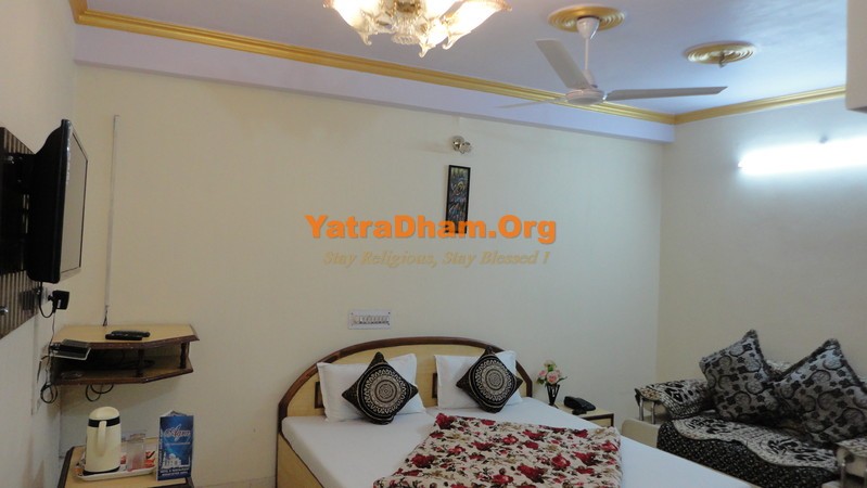 Agra - YD Stay 17201 Hotel Swaraj Palace Room View3