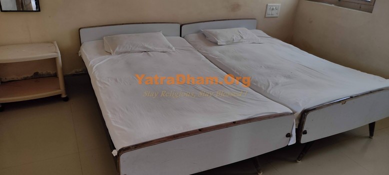 Dwarka - Gopibai Birla Guest House (Geeta Mandir) - 2 Bed Room View 7