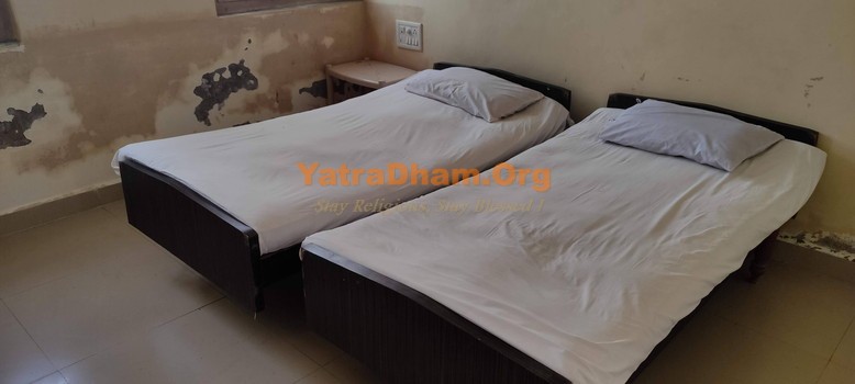 Dwarka - Gopibai Birla Guest House (Geeta Mandir) - 2 Bed Room View 9