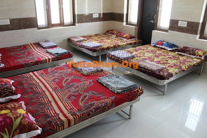 Dwarka Swaminarayan Bhakti Dham 8 Bed AC Room View2