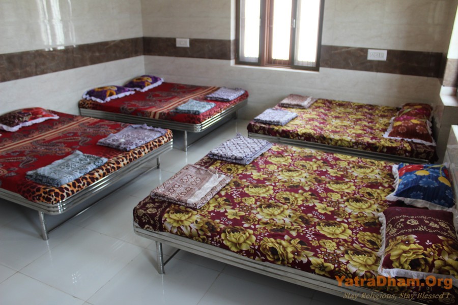 Dwarka Swaminarayan Bhakti Dham 8 Bed AC Room View1