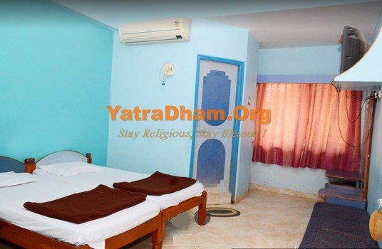 Mahurgadh Hotel Ekvira Dham 2 Bed AC Room