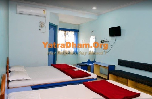 Mahurgadh Hotel Ekvira Dham 4 Bed AC Room