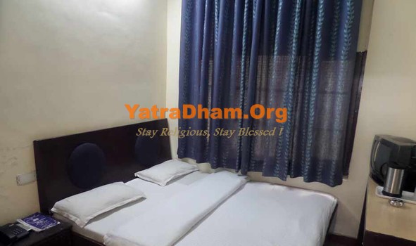 Dehradun - YD Stay 58004 (Hotel GP Grand) 2 Bed AC Room View 8