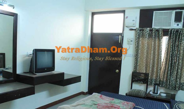 Dehradun - YD Stay 58004 (Hotel GP Grand) 2 Bed AC Room View 6