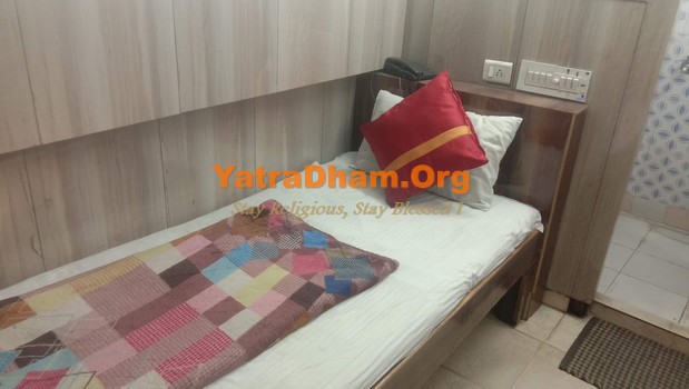 Dehradun - YD Stay 5802 (Hotel Ganesh Guest House) 1 Bed AC Room View 1