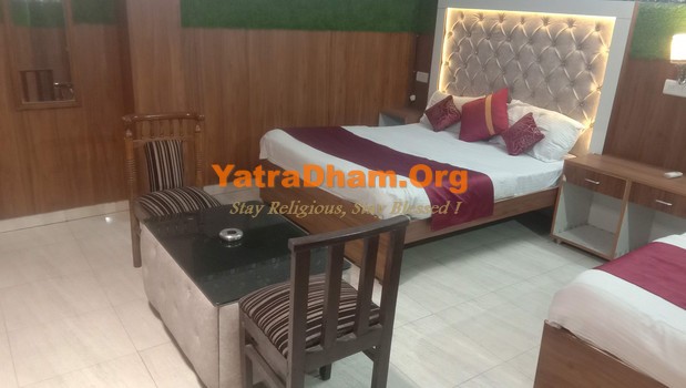 Dehradun - YD Stay 5802 (Hotel Ganesh Guest House) 4 Bed AC Room View 2