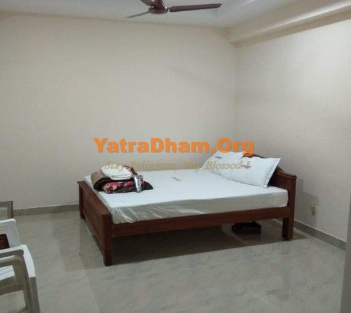 Thirunallar - YD Stay 269001 (Geetan Residence) Room View5