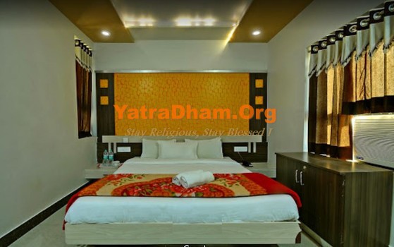 Dwarka - YD Stay 50002 (Hotel Gopal) 2 Bed AC Room View 6