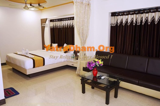 Dwarka - YD Stay 50002 (Hotel Gopal) 2 Bed AC Room View 7