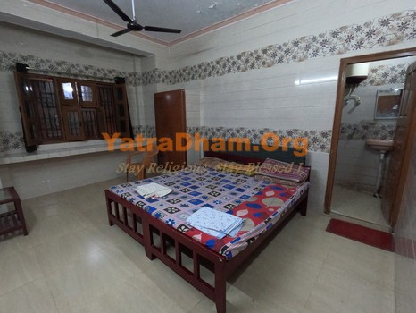Haridwar - Sant Mandal Ashram (Near Har Ki Pauri) - Room View 3