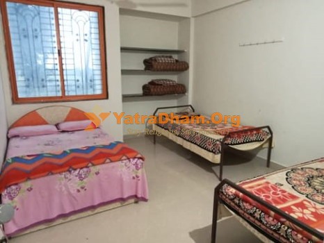 Grishneshwar - Ellora Om Siddheshwar Bhakta Nivas_Old building Room_view1